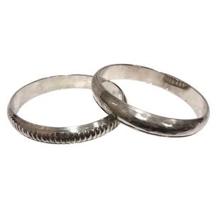 Set of 2 Silver Tone Bangle Bracelets One Plain One Ridged Design Womens Jewelry